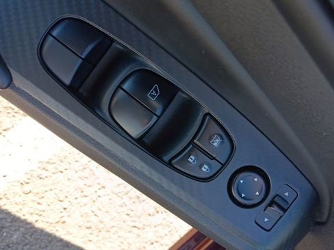 Used 2024 Nissan Altima 2.5 SV FWD image 13