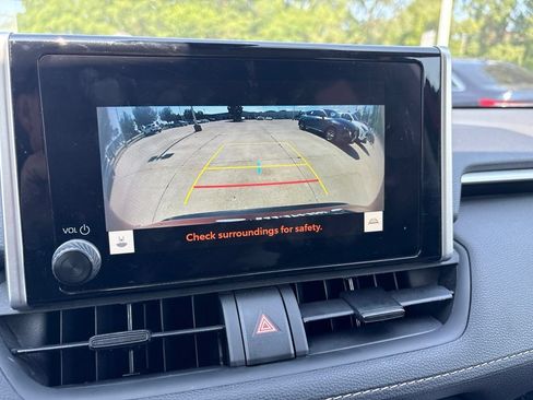 Used 2025 Toyota RAV4 XLE AWD/4WD image 28