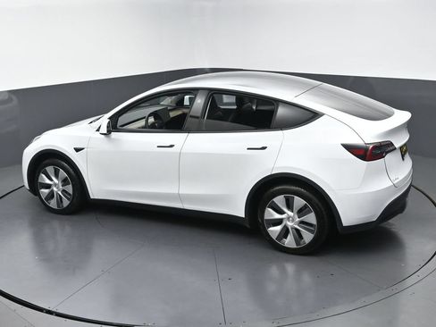 Used 2023 Tesla Model Y Long Range AWD/4WD image 43