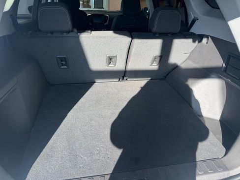 Used 2024 GMC Terrain SLE w/ Driver Convenience Package image 9