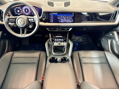 Used 2025 Porsche Cayenne image 20