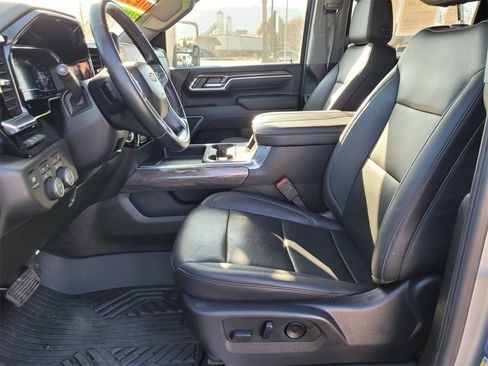 Used 2025 Chevrolet Silverado 3500 LTZ w/ LTZ Premium Package image 15