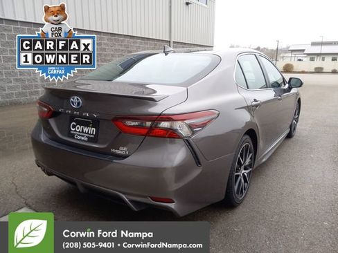 Used 2024 Toyota Camry SE image 3