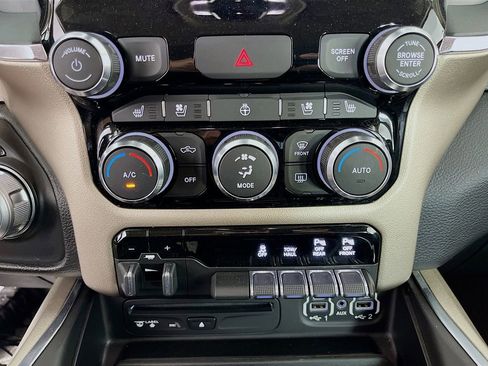 Used 2019 RAM 1500 Laramie AWD/4WD image 23