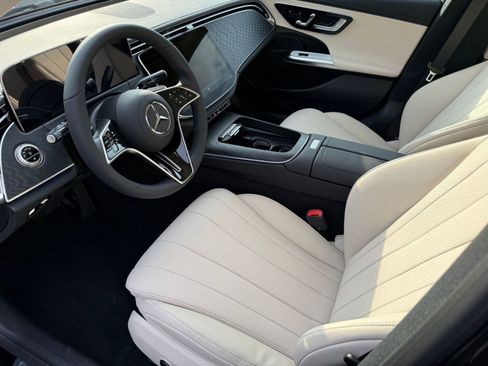 New 2026 Mercedes-Benz E 350 4MATIC Sedan image 4