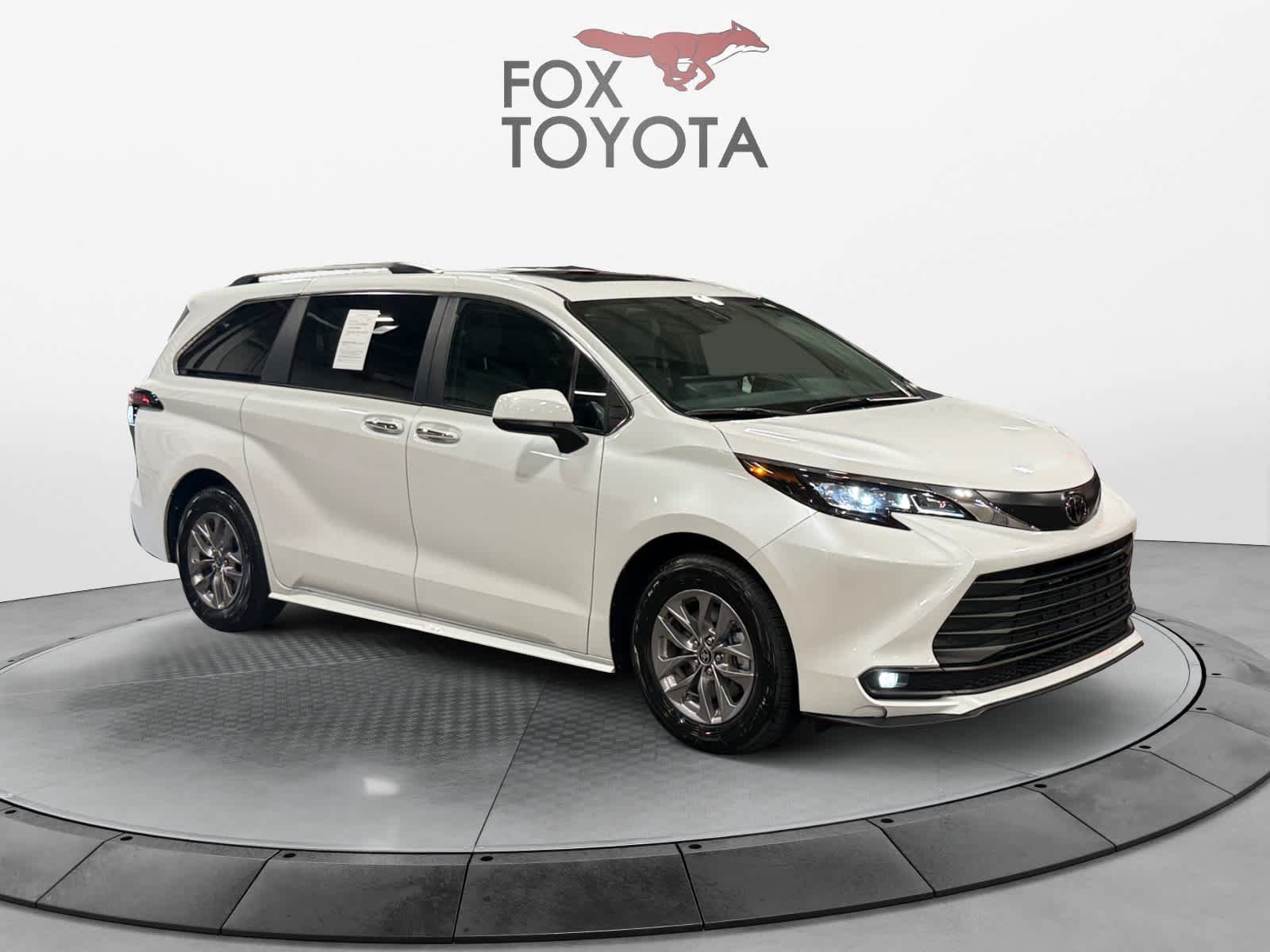 Used 2026 Toyota Sienna XLE FWD image 8