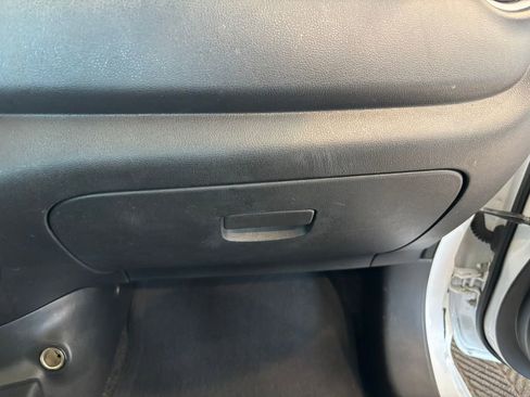 Used 2019 Nissan Versa SV FWD image 27