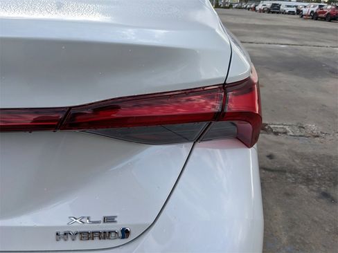 Used 2019 Toyota Avalon XLE image 12