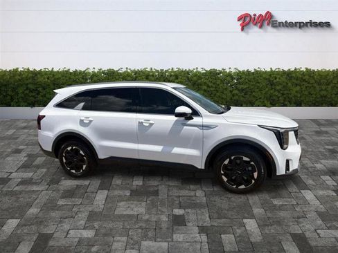 Used 2025 Kia Sorento S FWD image 3