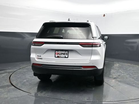 New 2026 Jeep Grand Cherokee Altitude AWD/4WD image 8