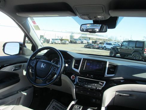 Used 2018 Honda Pilot Touring image 24