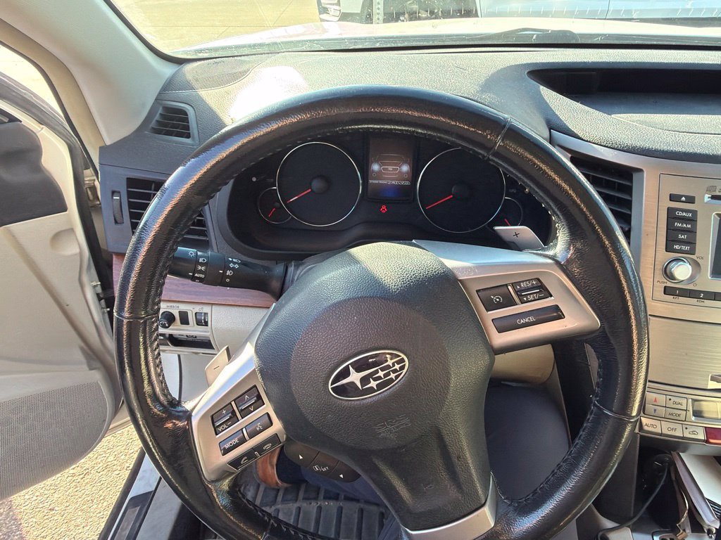 Used 2013 Subaru Outback 2.5i Limited w/ Moonroof Pkg AWD/4WD image 13