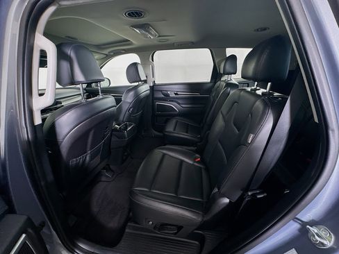 Used 2025 Kia Telluride S image 30