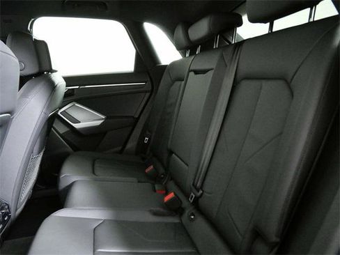 Used 2024 Audi Q3 2.0T Premium w/ Convenience Package image 15