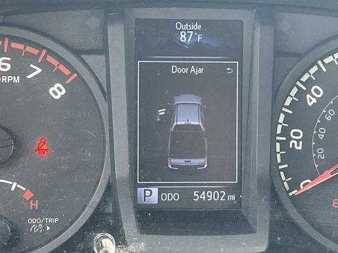 Used 2020 Toyota Tacoma SR image 8