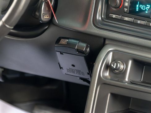 Used 2005 GMC Sierra 2500 SLT w/ Heavy-Duty Power Package image 39