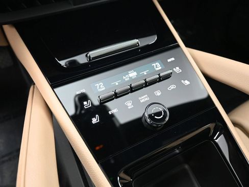 Certified 2025 Porsche Cayenne E-Hybrid w/ Premium Package Plus image 25