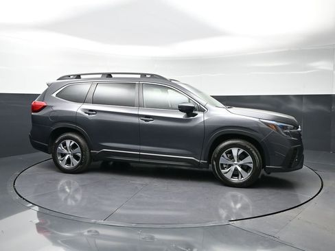 Used 2024 Subaru Ascent Premium w/ Convenience Package image 3