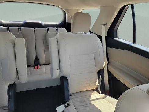 Used 2020 Ford Explorer XLT RWD image 10