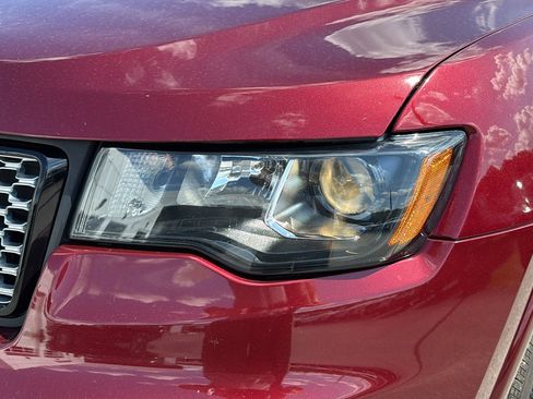 Used 2021 Jeep Grand Cherokee Laredo X image 9