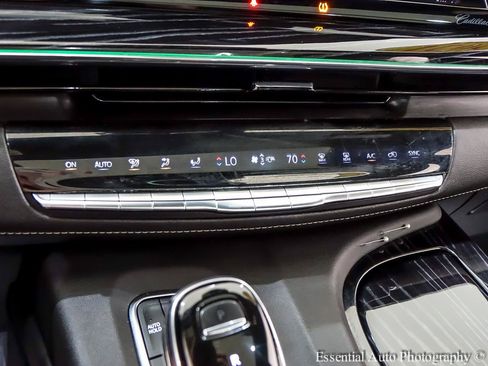 Used 2021 Cadillac Escalade ESV Sport w/ Driver Assist Tech Package AWD/4WD image 27