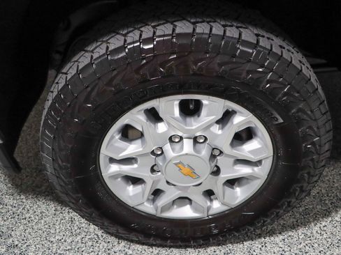 Used 2022 Chevrolet Silverado 2500 LTZ w/ Z71 Off-Road Package AWD/4WD image 11