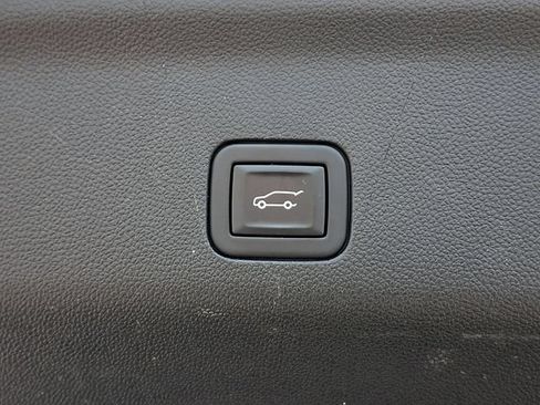 Used 2023 Cadillac Escalade ESV V w/ LPO, Floor Liner Package AWD/4WD image 29