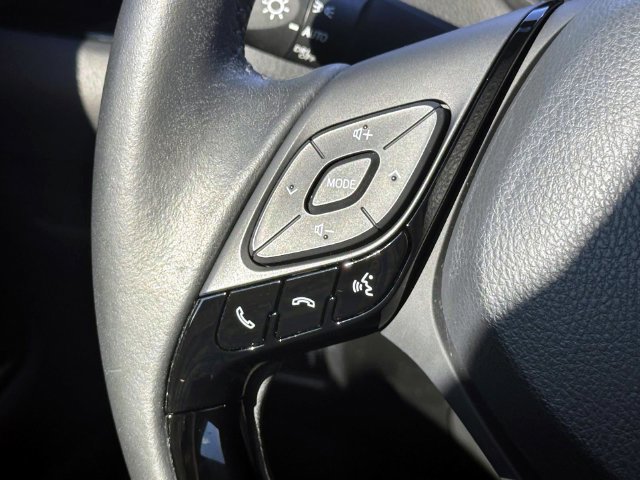 Used 2021 Toyota C-HR XLE FWD image 21