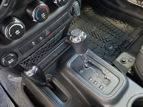 Used 2018 Jeep Wrangler Unlimited Sport w/ Connectivity Group AWD/4WD image 21