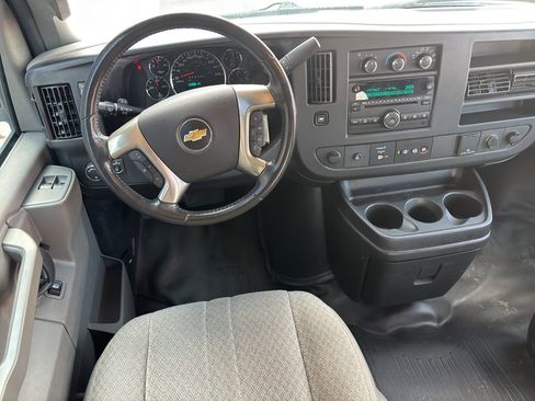 Used 2018 Chevrolet Express 2500 w/ Driver Convenience Package RWD image 11
