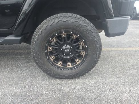 Used 2018 Jeep Wrangler Unlimited Sahara AWD/4WD image 6