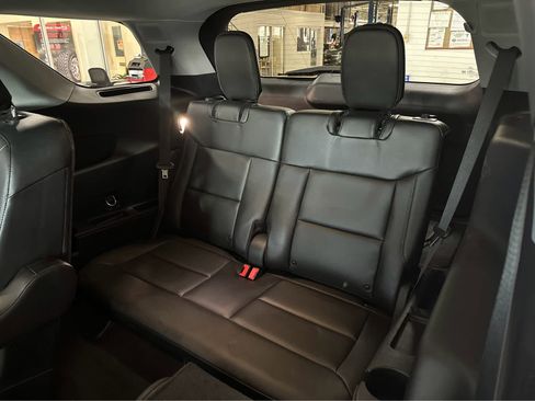 Certified 2023 Ford Explorer Limited w/ Limited Technology Package image 37