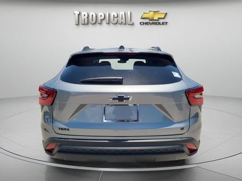 New 2026 Chevrolet Trax LT w/ Midnight Edition FWD image 4
