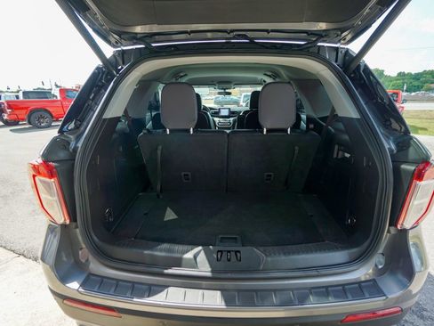 Used 2022 Ford Explorer XLT w/ Equipment Group 202A image 38