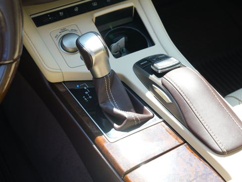Used 2016 Lexus ES 350 w/ Luxury Package w/Wood Trim FWD image 27