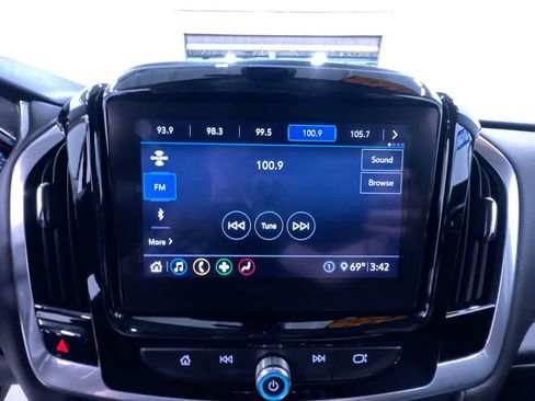 Used 2020 Chevrolet Traverse LT w/ Driver Confidence II Package image 27