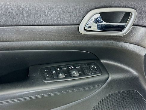 Used 2018 Jeep Grand Cherokee Altitude image 10