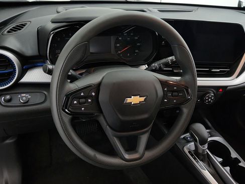 Certified 2025 Chevrolet Trax LS w/ LS Convenience Package FWD image 13
