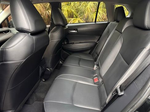 Used 2022 Toyota Corolla Cross XLE image 18