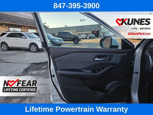 Used 2023 Nissan Rogue SV image 13