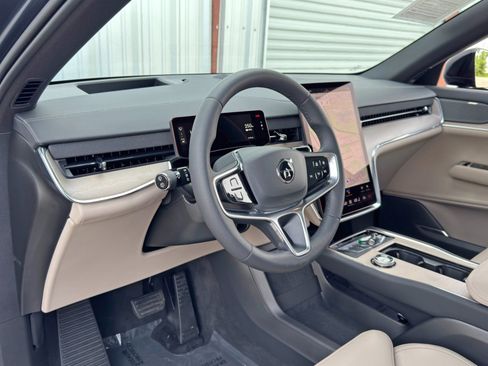 Used 2025 Volvo EX90 Ultra image 14