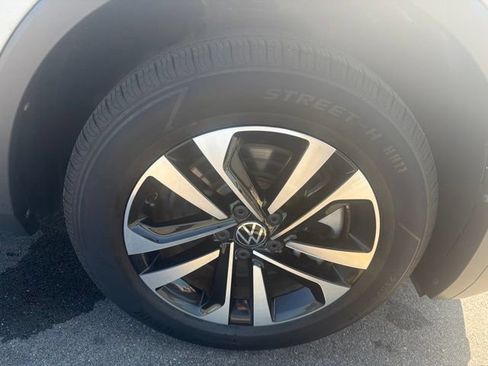Used 2022 Volkswagen Tiguan S FWD image 4