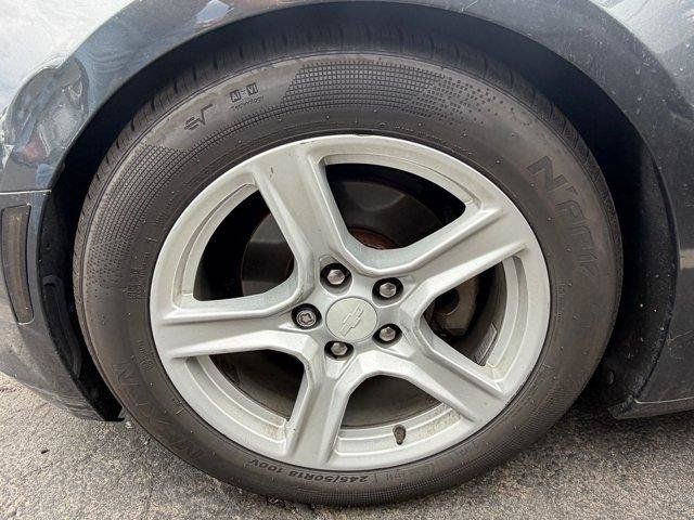 Used 2018 Chevrolet Camaro LT RWD image 5