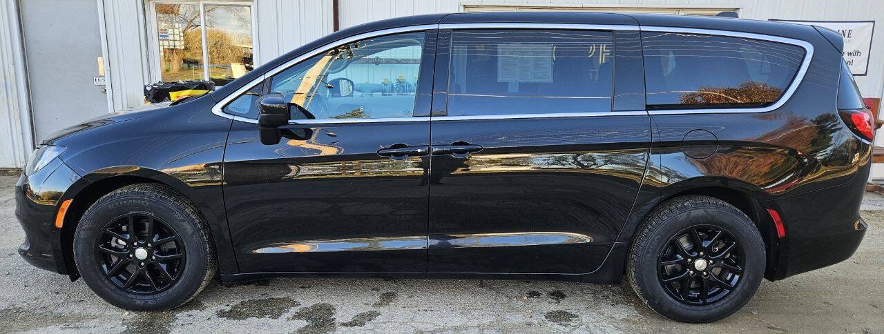 Used 2017 Chrysler Pacifica Touring FWD image 15