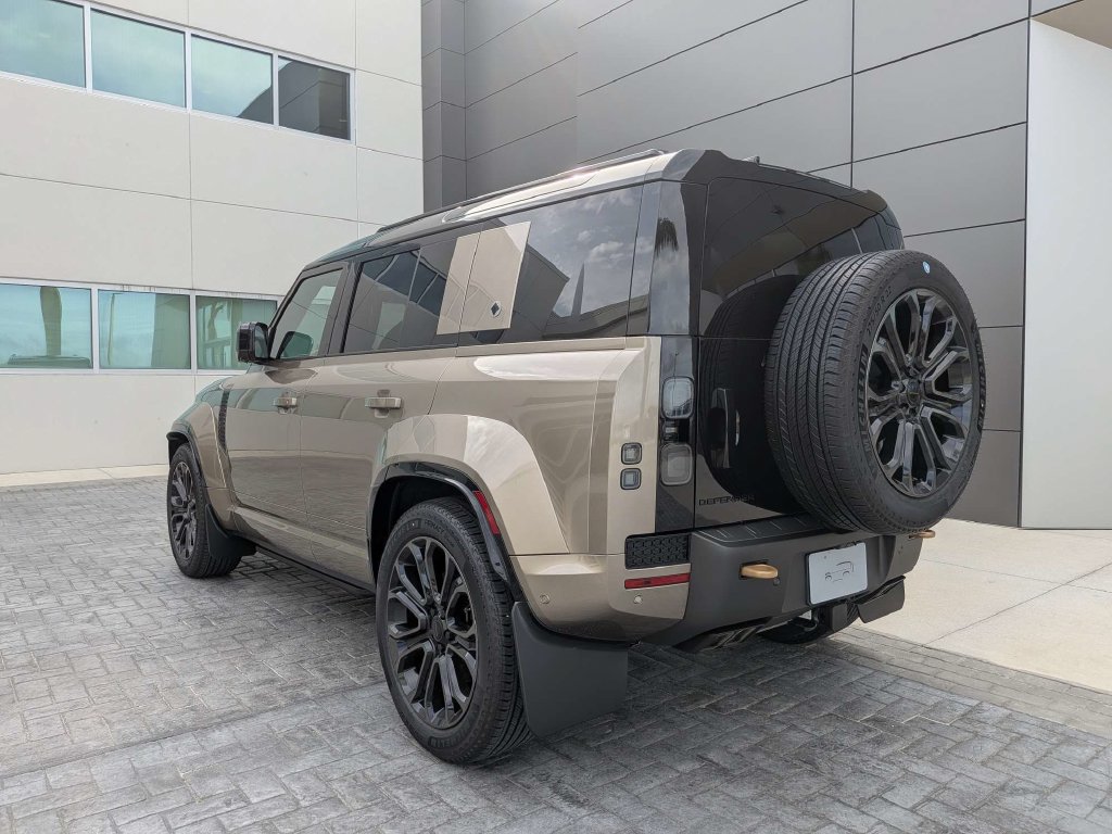 New 2026 Land Rover Defender 110 OCTA AWD/4WD image 3