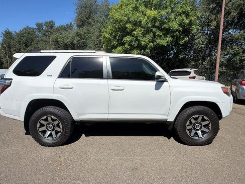 Used 2019 Toyota 4Runner SR5 AWD/4WD image 4