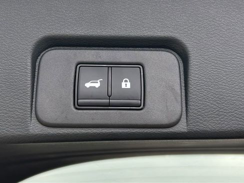 Used 2025 Nissan Rogue SL w/ Tech Package FWD image 34