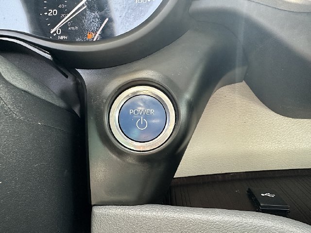 Certified 2024 Toyota Sienna XLE FWD image 26