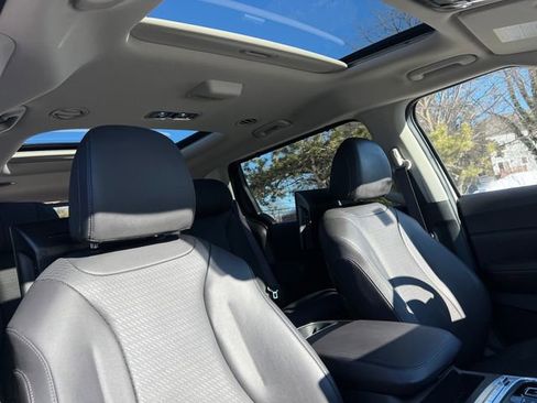 Used 2025 Kia Carnival SX Prestige image 34