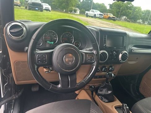Used 2018 Jeep Wrangler Unlimited Sahara w/ Max Tow Package AWD/4WD image 3